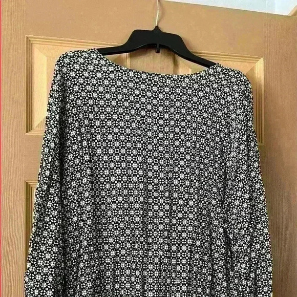 WOMEN blouse​​​​​​​​​​ Size 18​​​​​​​​​​​ - Picture 2 of 7